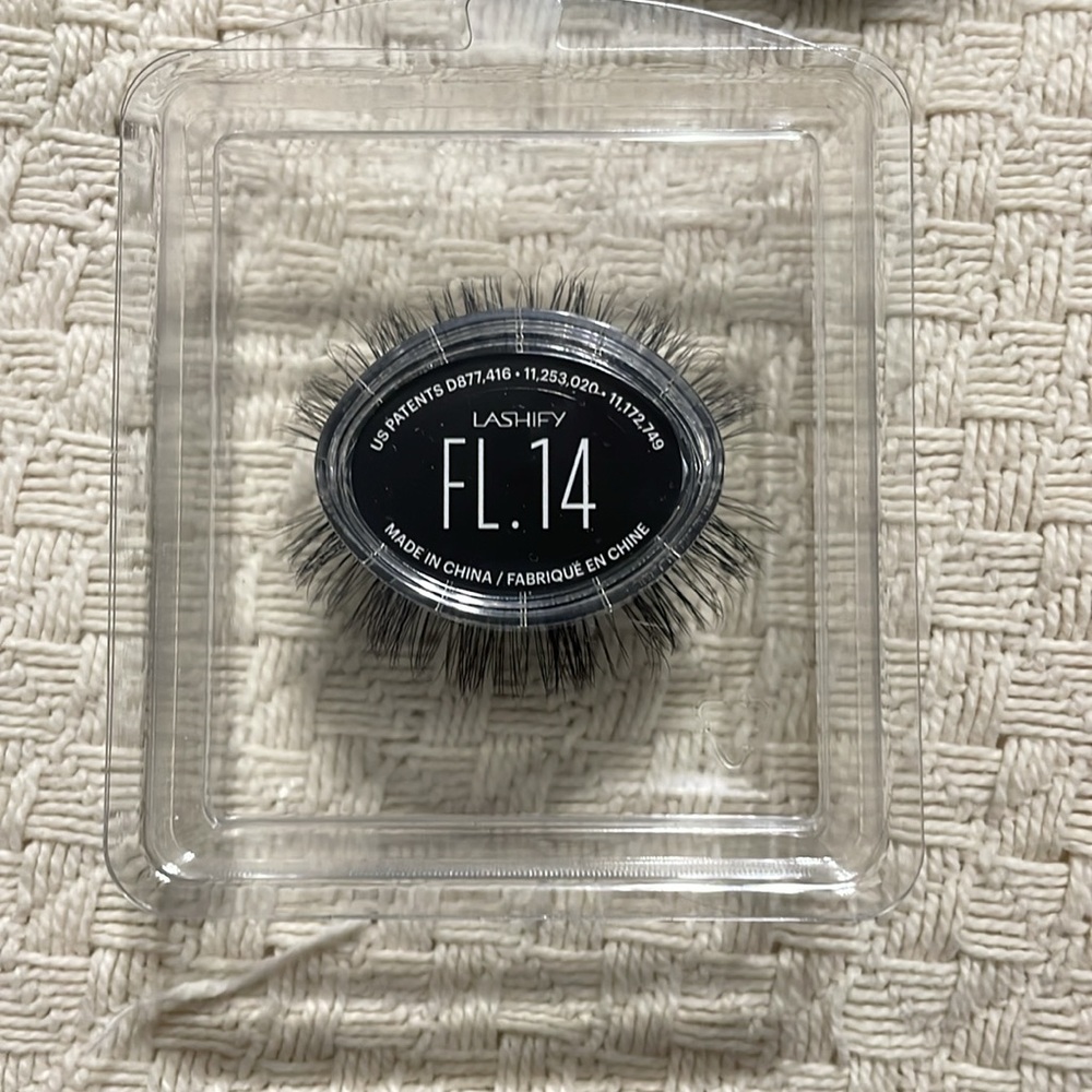 ✨ LASHIFY  ✨ FLUFFY  LITE✨ LASHES ✨ GOSSAMER ✨  BLACK  ✨ F 14✨ 14MM ✨